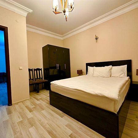 Hotel Tsereteli Batoumi Extérieur photo