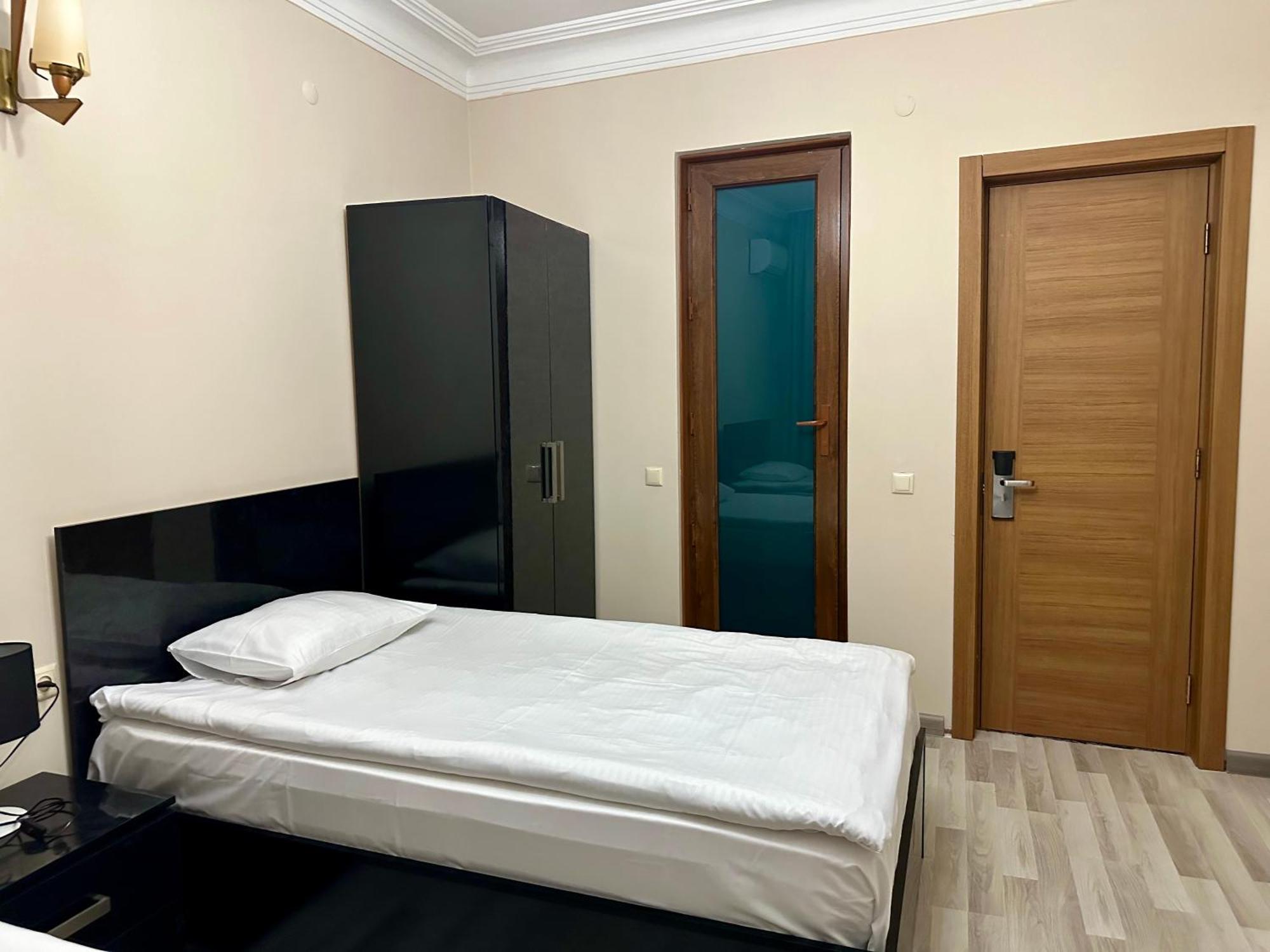 Hotel Tsereteli Batoumi Extérieur photo