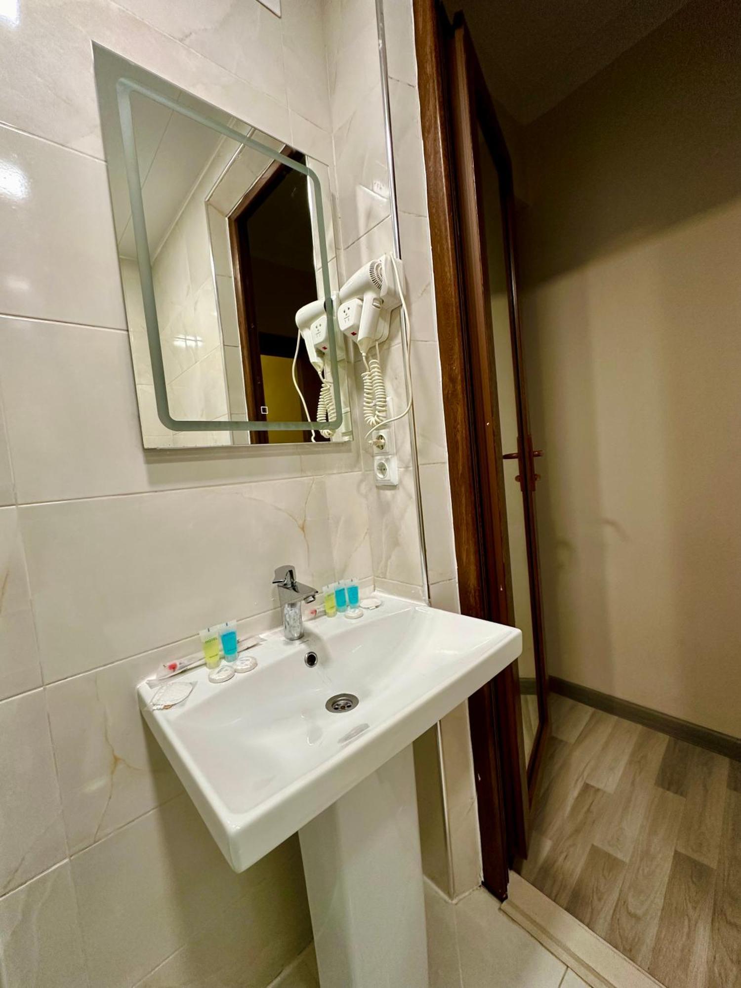 Hotel Tsereteli Batoumi Extérieur photo