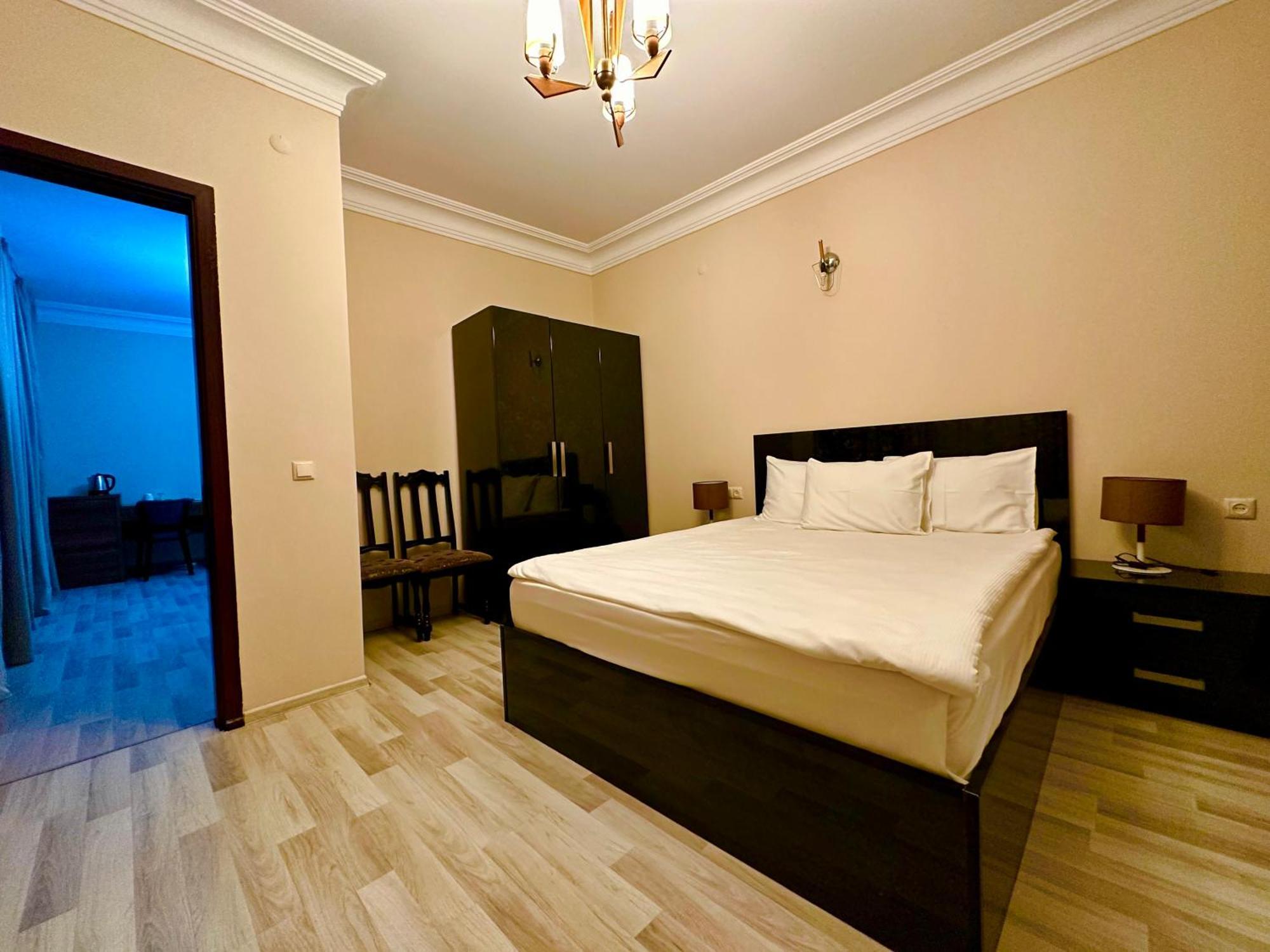 Hotel Tsereteli Batoumi Extérieur photo